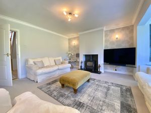 Lounge- click for photo gallery